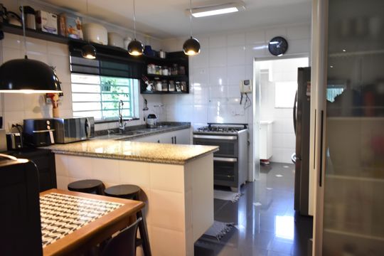 Cozinha de casa à venda com 4 quartos, 400m² em Chácara Inglesa, São Paulo