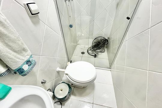 Banheiro da Garagem de casa à venda com 5 quartos, 480m² em Água Fria, São Paulo