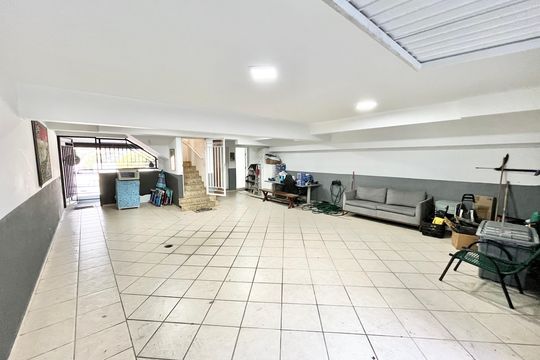 Garagem de casa à venda com 5 quartos, 480m² em Água Fria, São Paulo