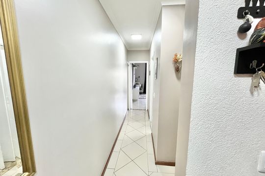 Corredor de casa à venda com 5 quartos, 480m² em Água Fria, São Paulo
