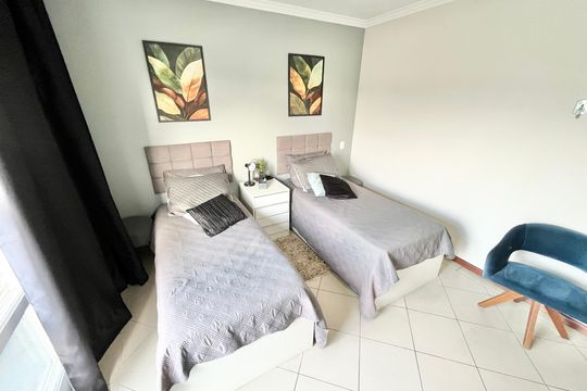 Quarto de Visitas de casa à venda com 5 quartos, 480m² em Água Fria, São Paulo