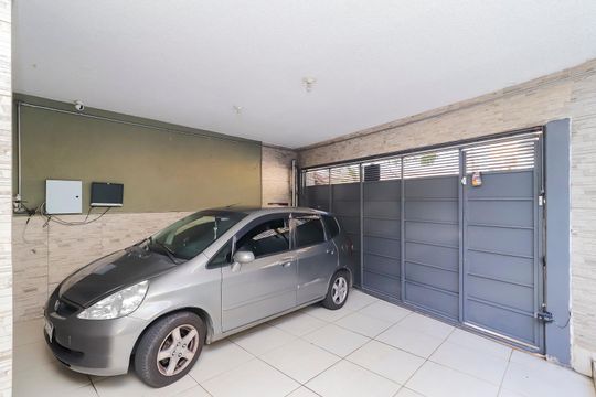 Garagem de casa à venda com 3 quartos, 120m² em Cidade Líder, São Paulo