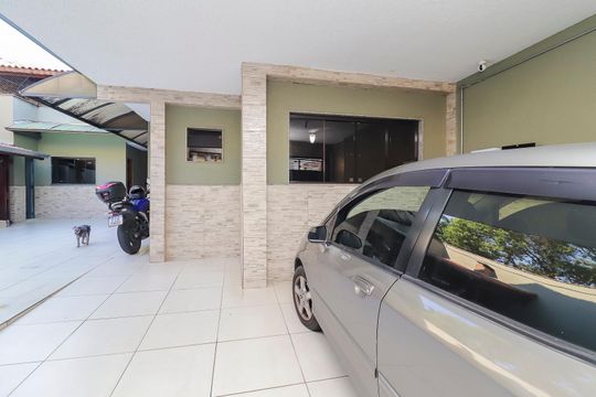 Garagem de casa à venda com 3 quartos, 120m² em Cidade Líder, São Paulo