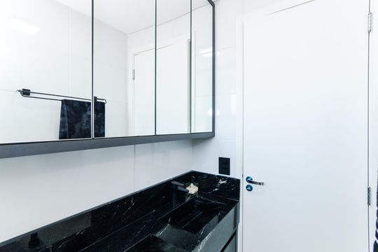 Banheiro de apartamento à venda com 2 quartos, 42m² em Vila Galvão, Guarulhos