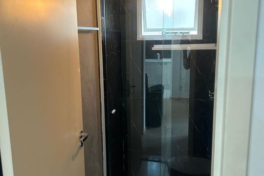 Banheiro de apartamento para alugar com 2 quartos, 50m² em Roselândia, Cotia
