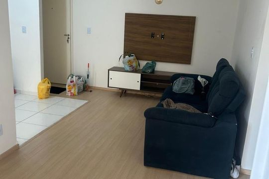Sala de apartamento para alugar com 2 quartos, 50m² em Roselândia, Cotia