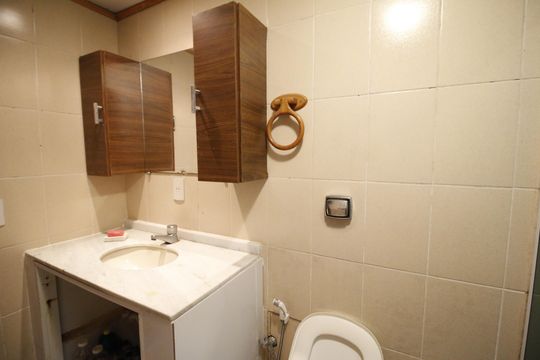 Banheiro social de casa de condomínio à venda com 2 quartos, 3000m² em Jacarepaguá, Rio de Janeiro