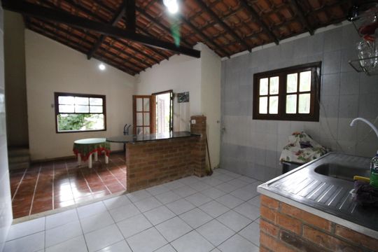 Cozinha de casa de condomínio à venda com 2 quartos, 3000m² em Jacarepaguá, Rio de Janeiro