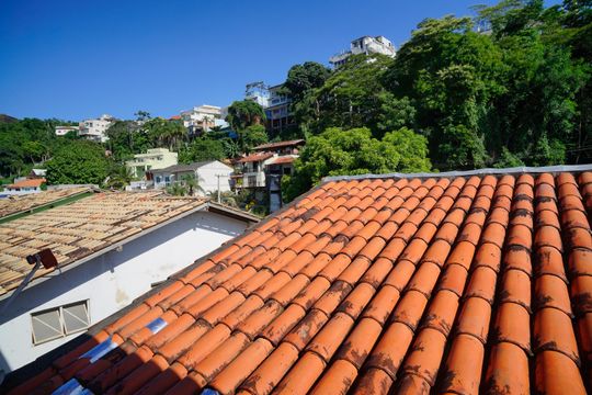 Vista de casa à venda com 5 quartos, 400m² em Itaipu, Niterói