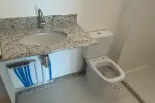 Banheiro de apartamento para alugar com 1 quarto, 35m² em Stella Maris, Salvador