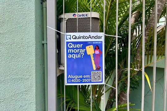 Placa de apartamento para alugar com 2 quartos, 52m² em Itacorubi, Florianópolis