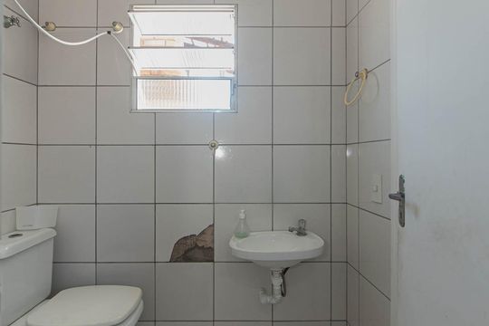 Quarto de Serviço - Banheiro de casa para alugar com 3 quartos, 600m² em Vila das Belezas, São Paulo
