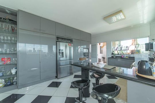 Cozinha de casa para alugar com 3 quartos, 600m² em Vila das Belezas, São Paulo
