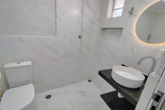 Banheiro de casa para alugar com 1 quarto, 30m² em Parque Edu Chaves, São Paulo