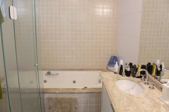 Banheiro de casa de condomínio para alugar com 3 quartos, 173m² em Jardim Passargada I, Cotia