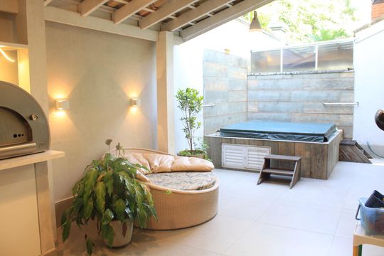 Quintal de casa de condomínio para alugar com 3 quartos, 173m² em Jardim Passargada I, Cotia