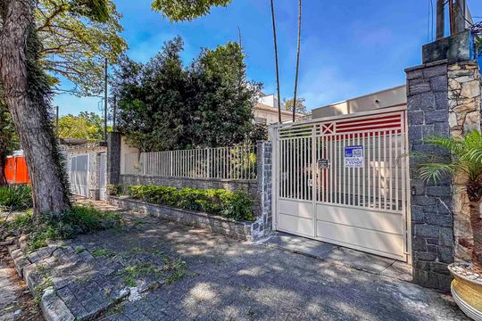 Fachada de casa à venda com 6 quartos, 270m² em Vila Alzira, Santo André