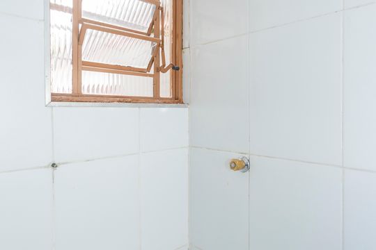 Banheiro de casa para alugar com 1 quarto, 60m² em Jardim Santa Margarida, São Paulo