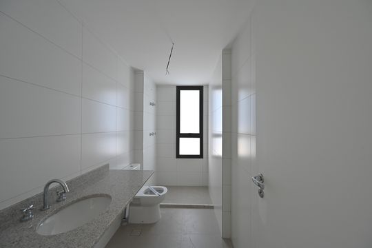 Banheiro Social de apartamento à venda com 4 quartos, 325m² em Vila Clementino, São Paulo