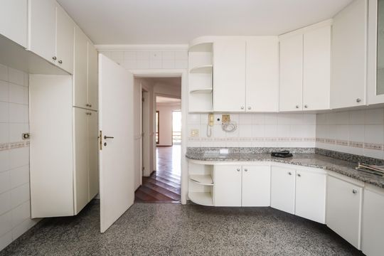 Cozinha de apartamento para alugar com 3 quartos, 138m² em Vila Sonia, São Paulo