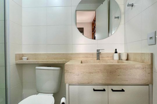 Banheiro da Suíte de kitnet/studio à venda com 1 quarto, 27m² em Pinheiros, São Paulo