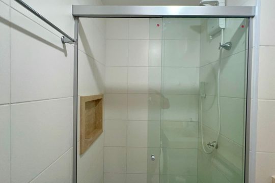 Banheiro da Suíte de kitnet/studio à venda com 1 quarto, 27m² em Pinheiros, São Paulo