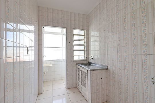 Cozinha de apartamento à venda com 1 quarto, 36m² em Floresta, Porto Alegre