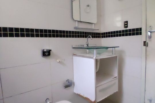 Banheiro de apartamento para alugar com 3 quartos, 90m² em Osvaldo Rezende, Uberlândia
