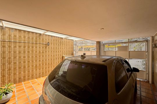 Garagem de casa à venda com 3 quartos, 137m² em Jardim Aeroporto, São Paulo