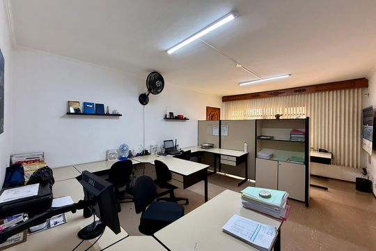 Casa à venda com 3 quartos, 137m² em Jardim Aeroporto, São Paulo