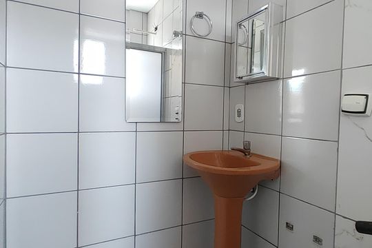 Banheiro de apartamento para alugar com 3 quartos, 75m² em Osvaldo Rezende, Uberlândia