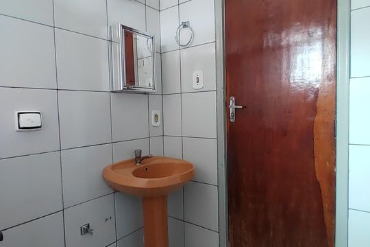 Banheiro de apartamento para alugar com 3 quartos, 75m² em Osvaldo Rezende, Uberlândia