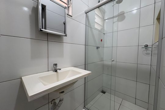 Banheiro de kitnet/studio para alugar com 1 quarto, 25m² em Santa Marta, Ribeirão das Neves