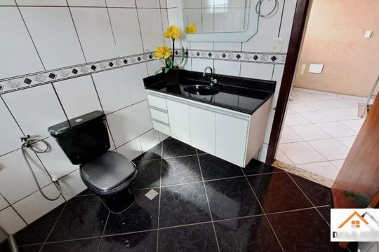Casa à venda com 4 quartos, 263m² em São João Batista, Belo Horizonte