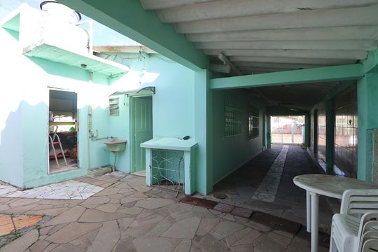 Quintal de casa à venda com 4 quartos, 160m² em Fátima, Canoas