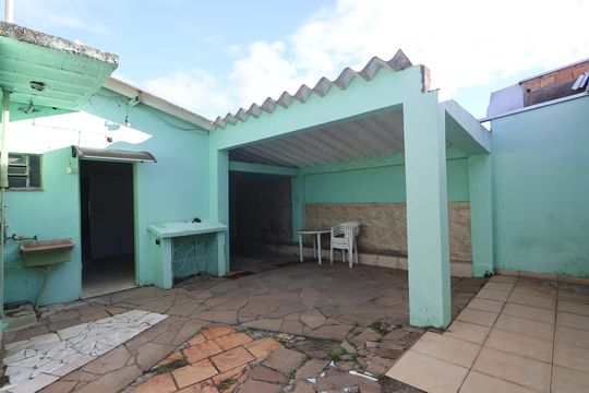 Quintal de casa à venda com 4 quartos, 160m² em Fátima, Canoas