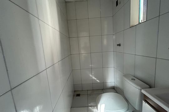 Banheiro de casa para alugar com 1 quarto, 63m² em Vila Valqueire, Rio de Janeiro