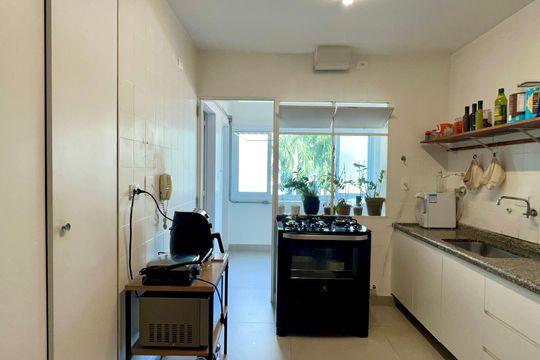 Cozinha de apartamento à venda com 3 quartos, 104m² em Cerqueira César, São Paulo