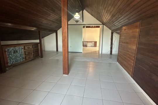 Casa de Condomínio para alugar com 3 quartos, 380m² em Rio do Ouro, São Gonçalo
