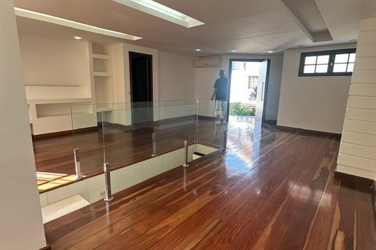 Casa de Condomínio para alugar com 3 quartos, 380m² em Rio do Ouro, São Gonçalo