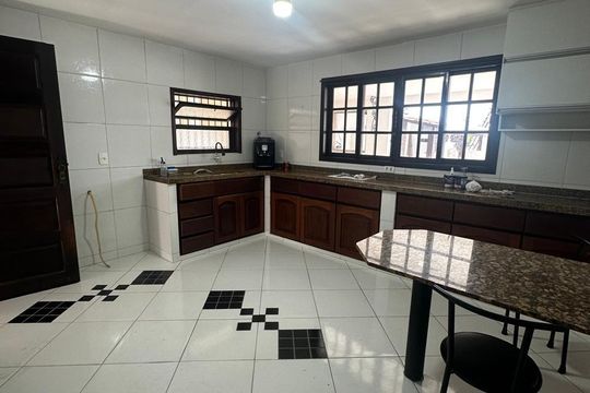Casa de Condomínio para alugar com 3 quartos, 380m² em Rio do Ouro, São Gonçalo