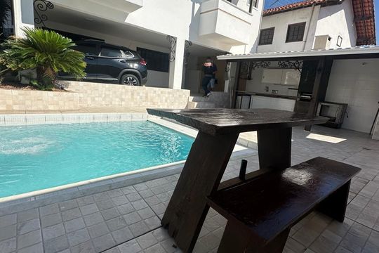 Casa de Condomínio para alugar com 3 quartos, 380m² em Rio do Ouro, São Gonçalo