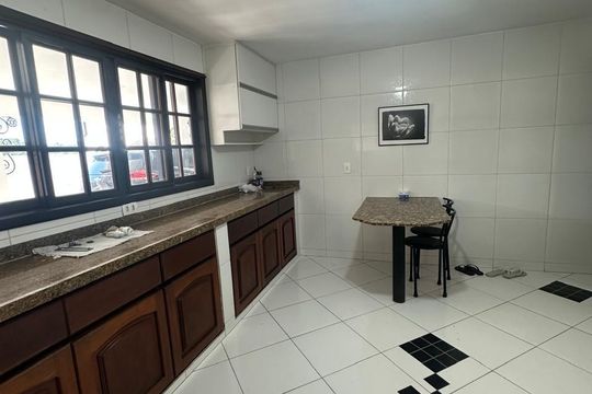 Casa de Condomínio para alugar com 3 quartos, 380m² em Rio do Ouro, São Gonçalo