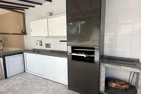 Casa de Condomínio para alugar com 3 quartos, 380m² em Rio do Ouro, São Gonçalo