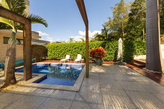 Piscina de casa de condomínio à venda com 4 quartos, 328m² em Quintas do Sol, Nova Lima