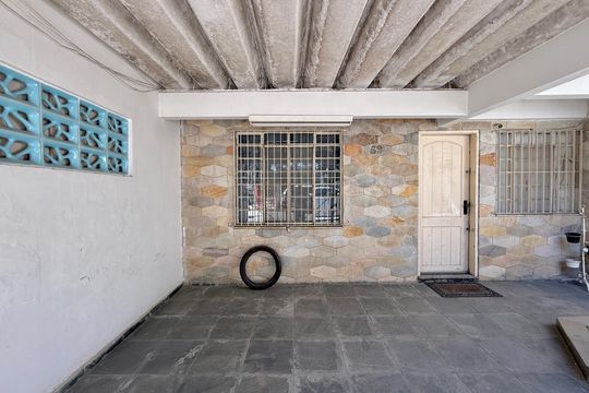 Garagem de casa à venda com 2 quartos, 75m² em Chácara Santo Antônio (zona Sul), São Paulo