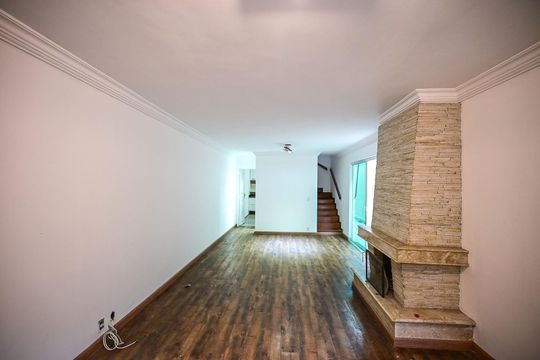 Casa de Condomínio para alugar com 3 quartos, 153m² em Jardim Rosa Maria, São Paulo