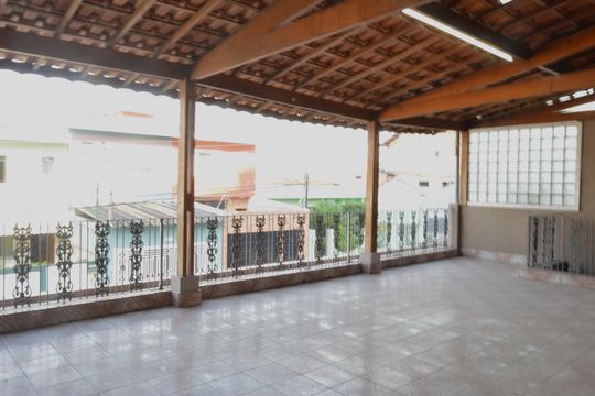 Varanda de casa para alugar com 2 quartos, 273m² em Vila Campesina, Osasco