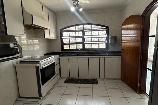 Casa para alugar com 4 quartos, 319m² em Baeta Neves, São Bernardo do Campo