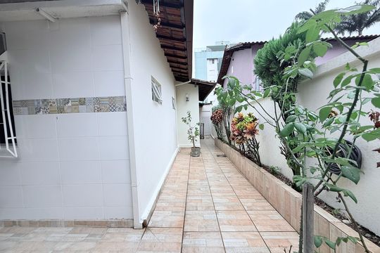 Casa à venda com 3 quartos, 210m² em Castelo, Belo Horizonte